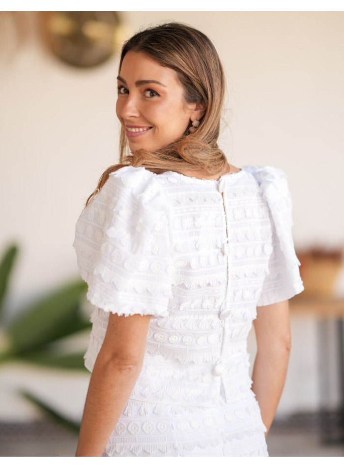 Blusa blanca de manga abullonada