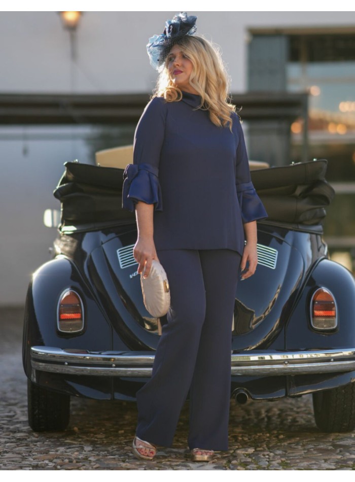 Ensemble deux pièces bleu marine composé d'un...