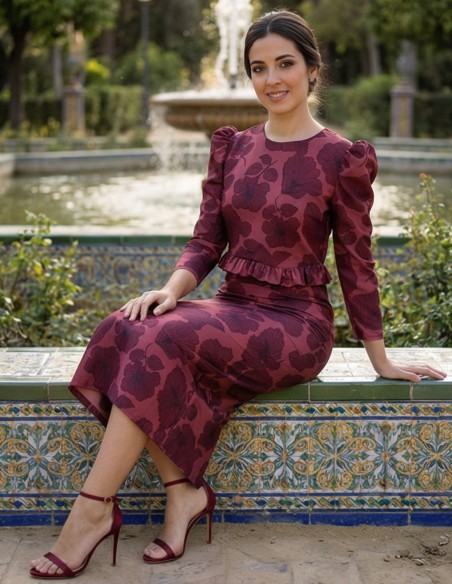 Ensemble deux pièces avec imprimé floral en bordeaux