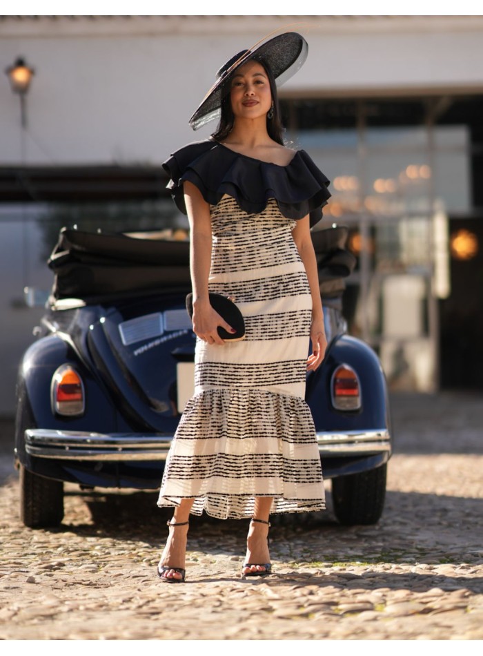 Conjunto para invitada con escote asimétrico y falda midi