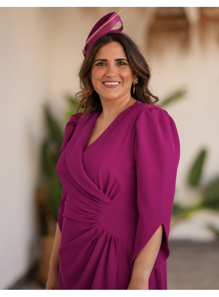 Vestido midi en color vino con tejido de crepé