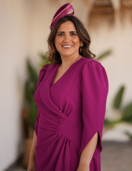 Robe midi en crêpe de couleur lie-de-vin avec manches françaises