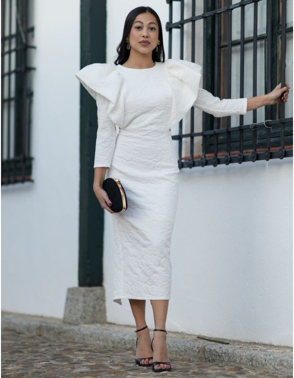 Robe midi blanche en brocart avec volants sur les épaules