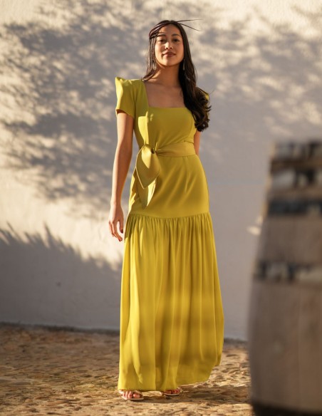 Robe longue à manches courtes et encolure carrée en pistache