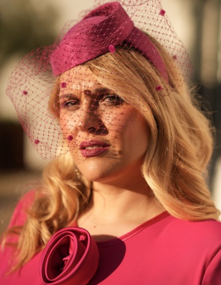 Conjunto de pantalón y casaca con detalle de flores rosa