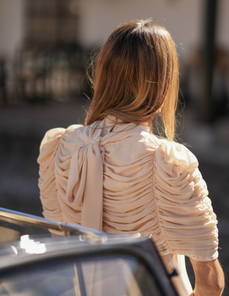 Vestido midi de cuello halter para invitada