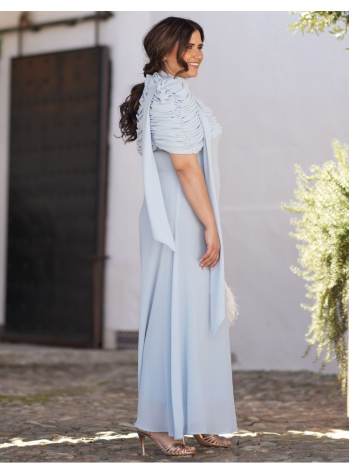 Vestido midi color celeste y cuello halter