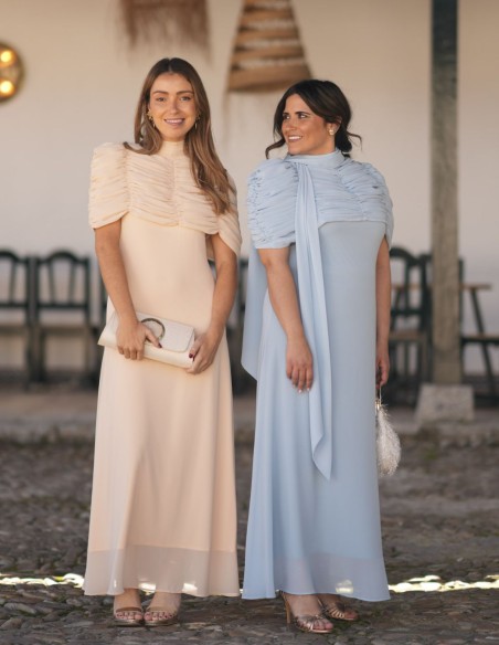 Vestido midi con cuello halter en color celeste y foulard