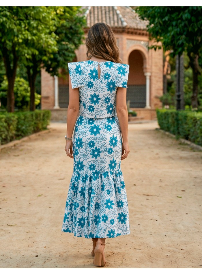 Ensemble brodé bleu avec top structuré et jupe...