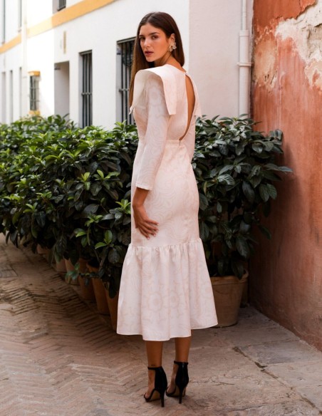Vestido midi con volante