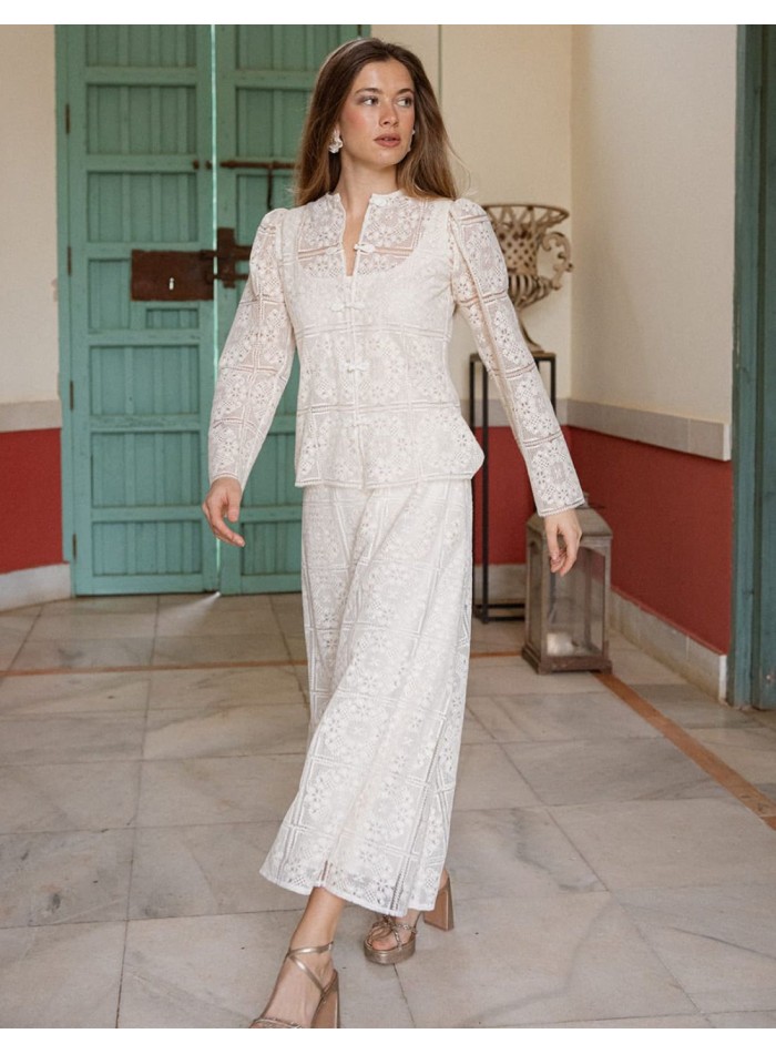 Veste en dentelle d'inspiration orientale en blanc