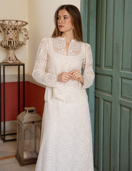 Oriental-inspired lace jacket in white color