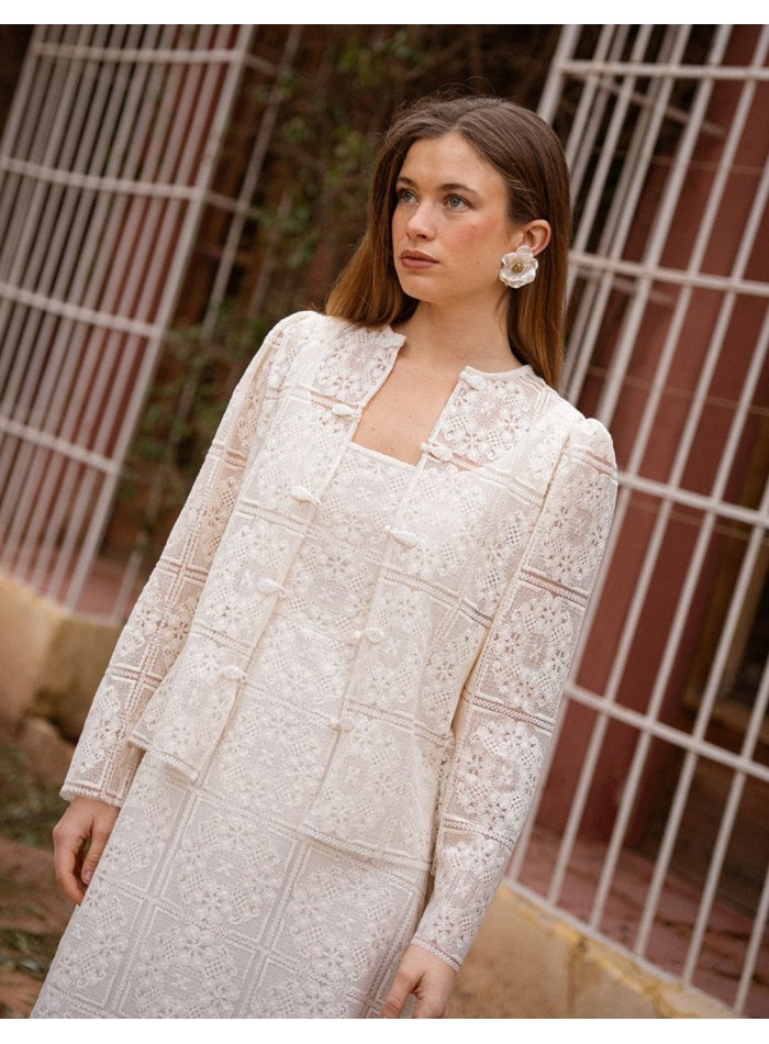 Oriental-inspired lace jacket in white color