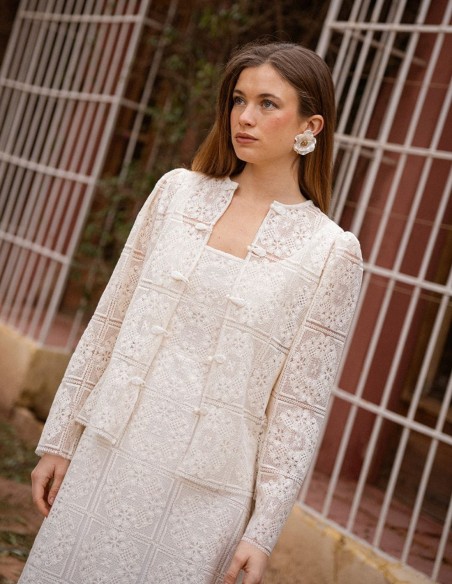 Oriental-inspired lace jacket in white color