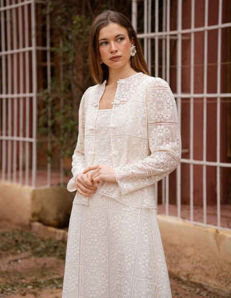 Chaqueta de encaje con inspiración oriental en color blanco versatil