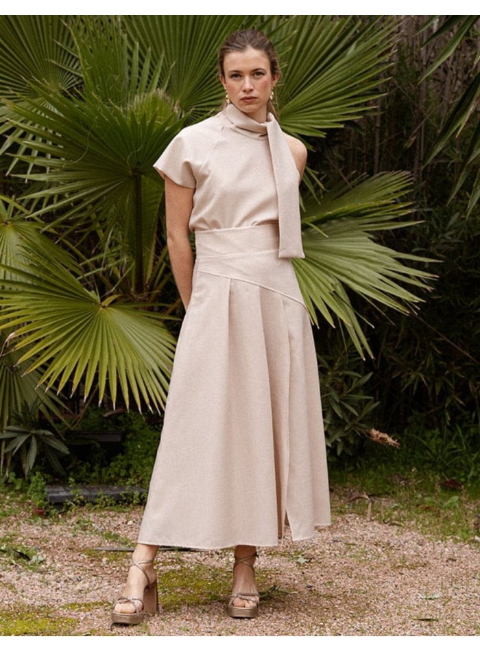 Falda midi de vuelo con tablas para invitada