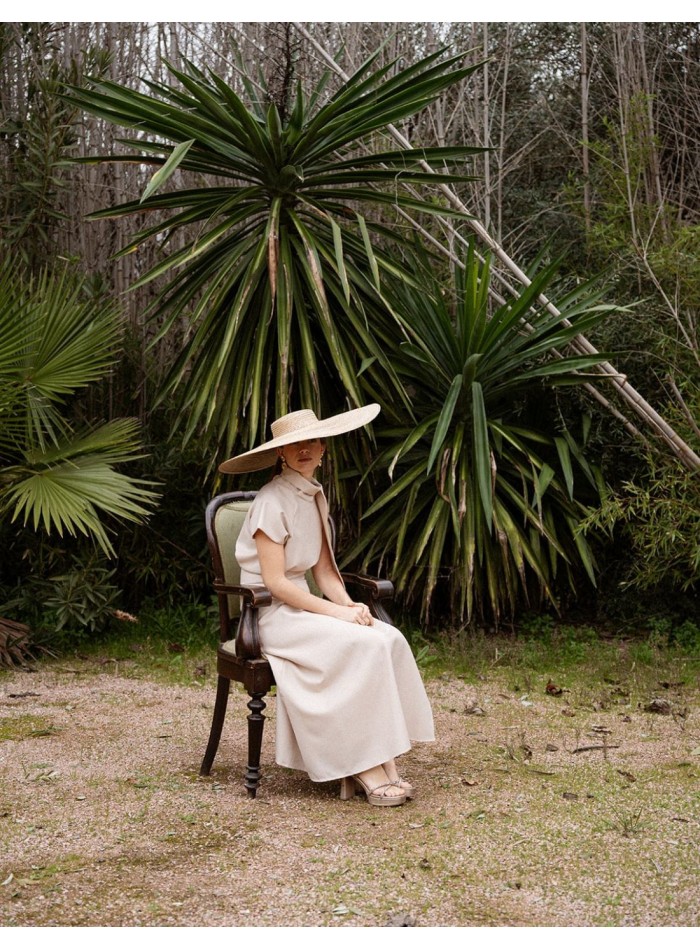 Beige midi skirt with beige boards for guests