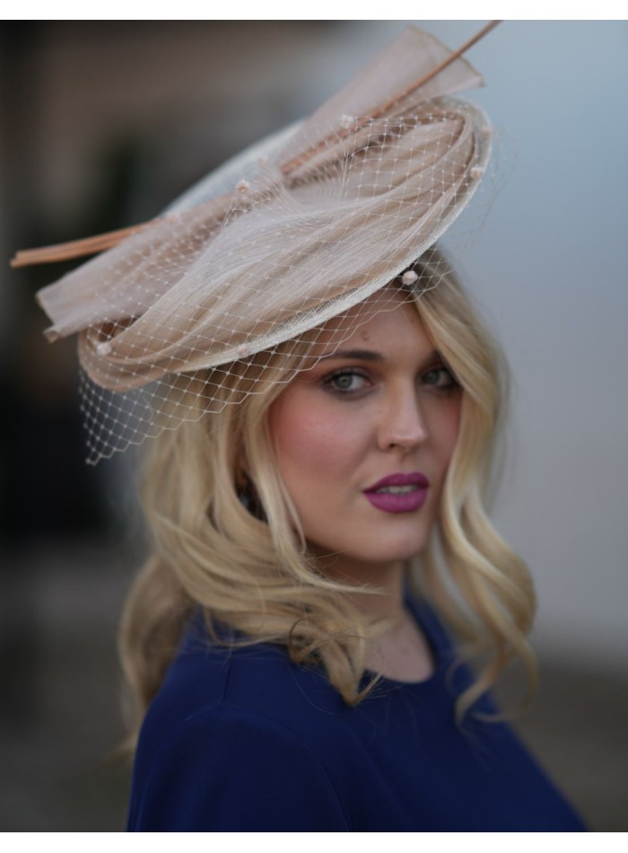 Conjunto de invitada con blusón y pantalón corte recto para tallas grandes