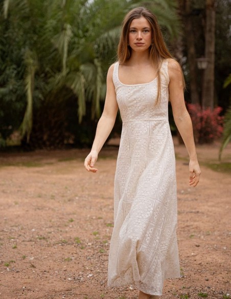 Robe midi sans bretelles en dentelle doublée de crêpe