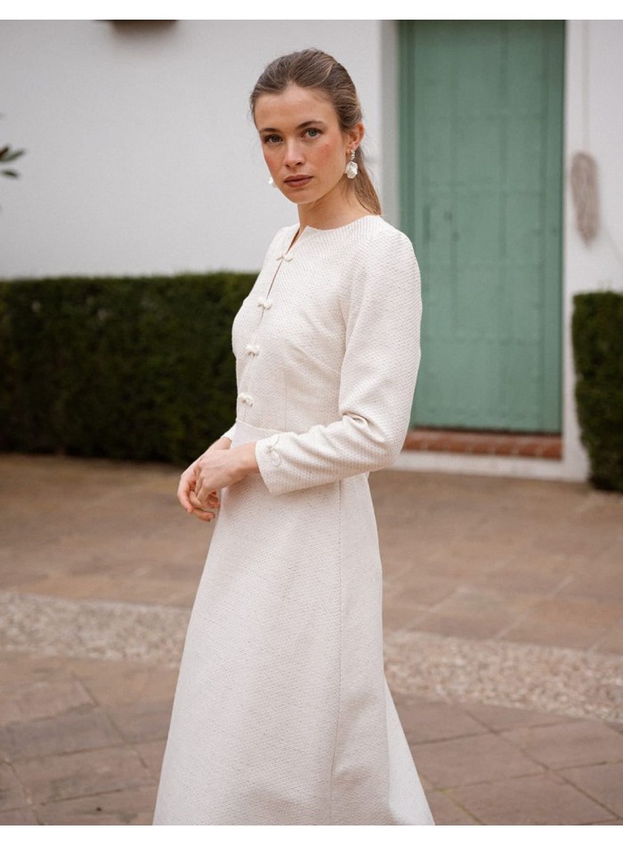 Robe midi en tweed beige avec une jupe...