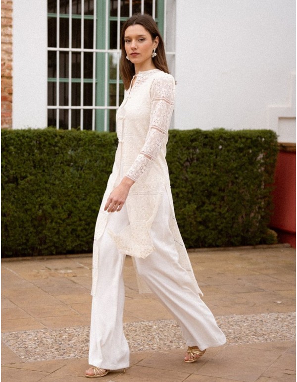 Ecru lace kimono with oriental inspiration