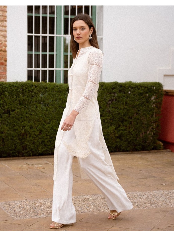 Ecru lace kimono with oriental inspiration