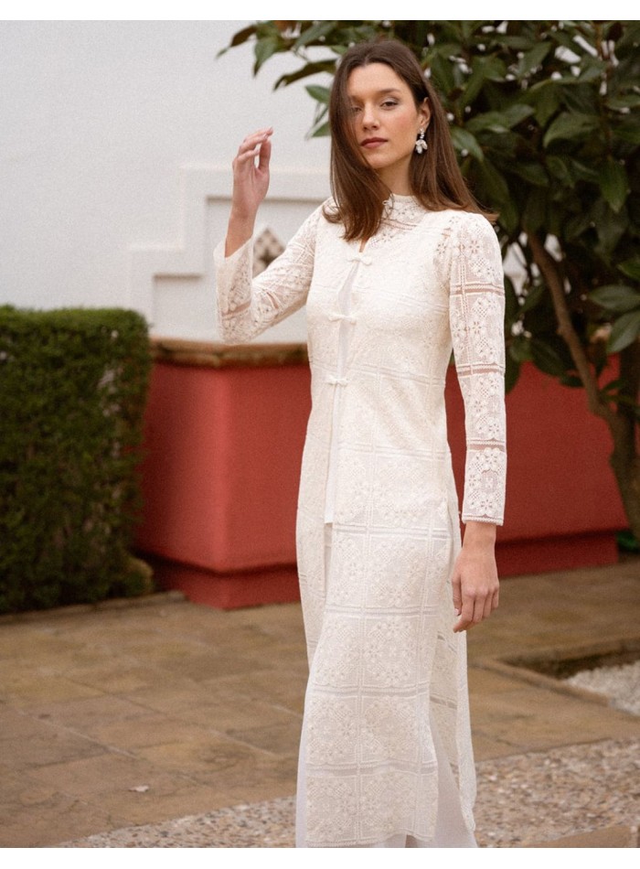 Kimono de encaje en color crudo para invitada