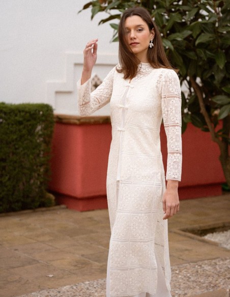 Ecru lace kimono with oriental inspiration