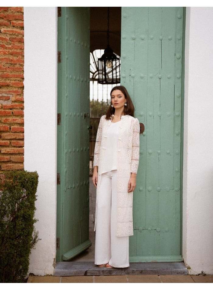 Ecru lace kimono with oriental inspiration