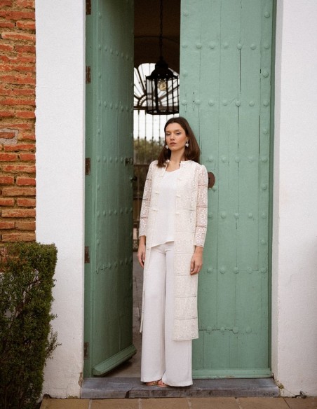 Ecru lace kimono with oriental inspiration