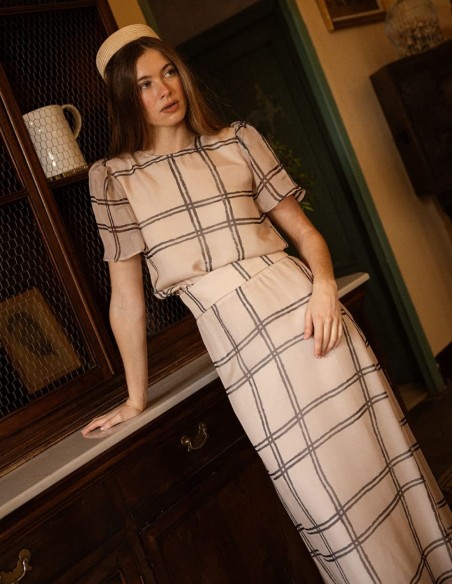 Short sleeve plaid print chiffon top for guests