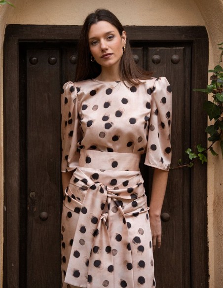 Top de invitada de manga corta para evento