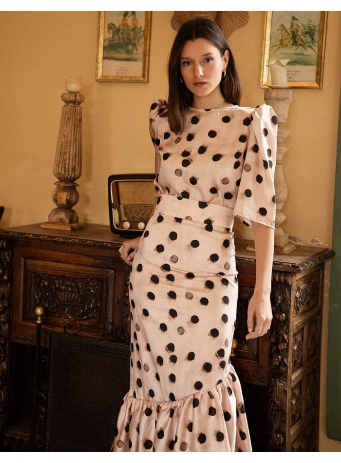 Top de lunares para invitada a conjunto