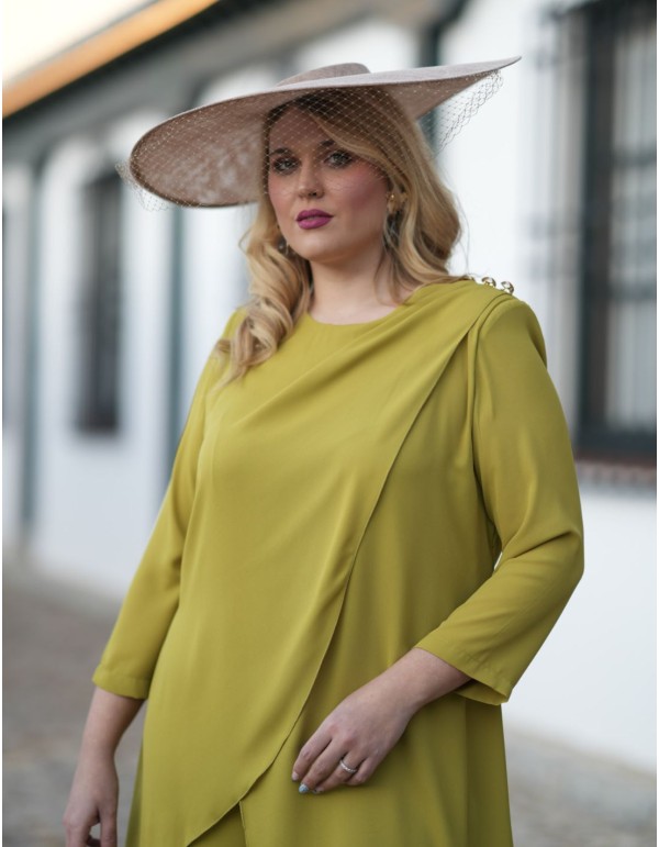 Guest dress coat and straight pants ensemble 2