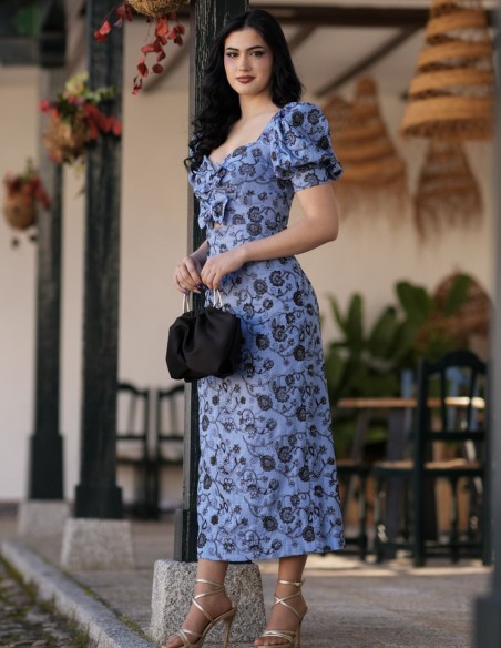 Midi dress with puffed sleeves and sweetheart neckline