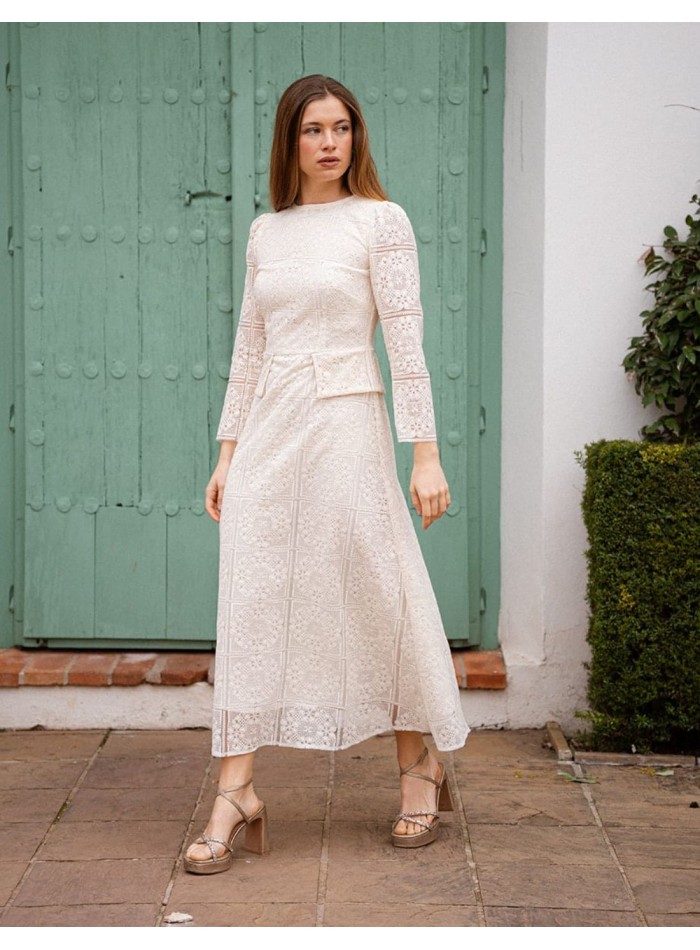 Vestido midi de encaje con falsos bolsillos