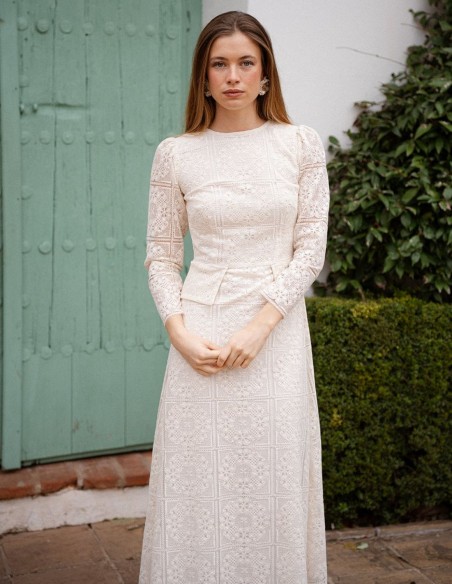 Vestido midi de encaje con falsos bolsillos