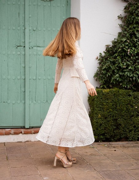 Vestido midi de encaje con falsos bolsillos