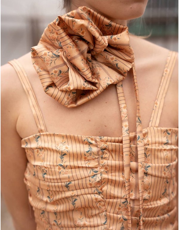 Choker de flor en tono amatillo con estampado mini floral 2