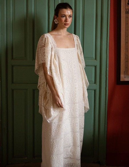 Robe midi en dentelle écrue avec manches maxi à volants