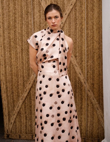 Falda midi evasé estampada en tonos beige y negro