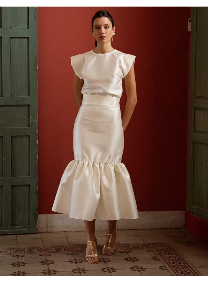 Jupe midi Mikado en écru avec volant à l'ourlet...