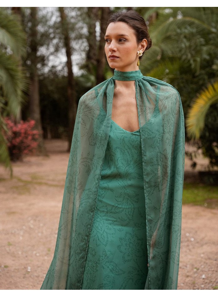 Vestido largo con capa
