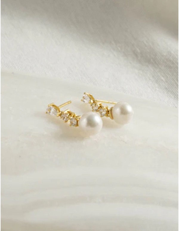 Elegant earrings with three zirconia and pearl details 2