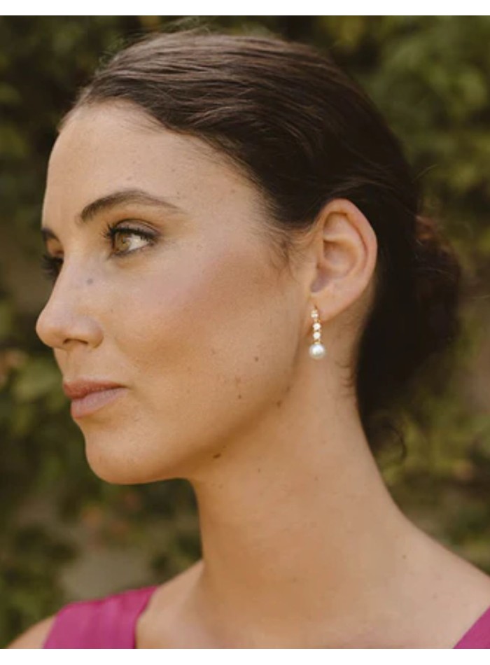 Elegant earrings with three zirconia and pearl...