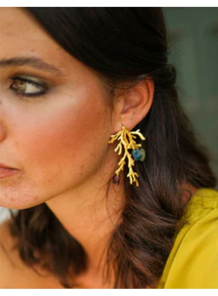 Detachable earrings with coral shape and stones...