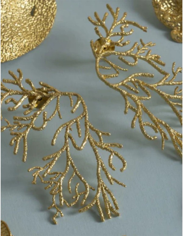 Pendientes elegantes con forma de coral bañado en oro 2