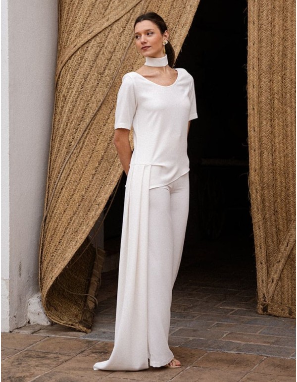 Short sleeve crepe top with asymmetrical cut and lacing 2