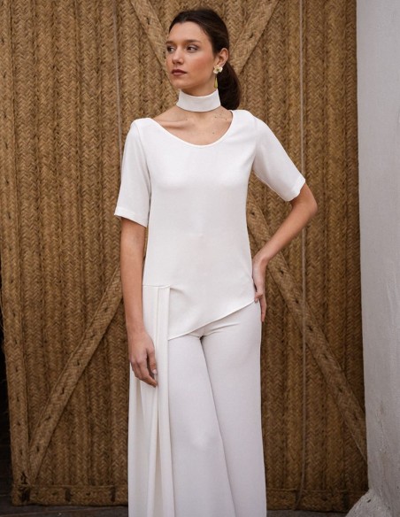 Top en crêpe à manches courtes avec coupe asymétrique et laçage