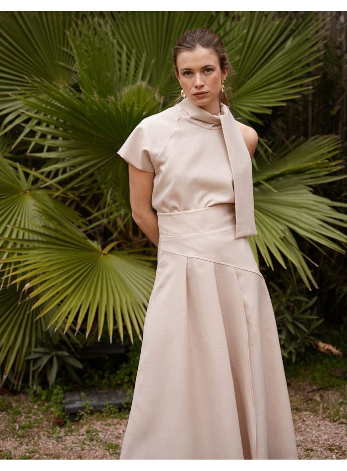 Top asymétrique à manches courtes avec laçage